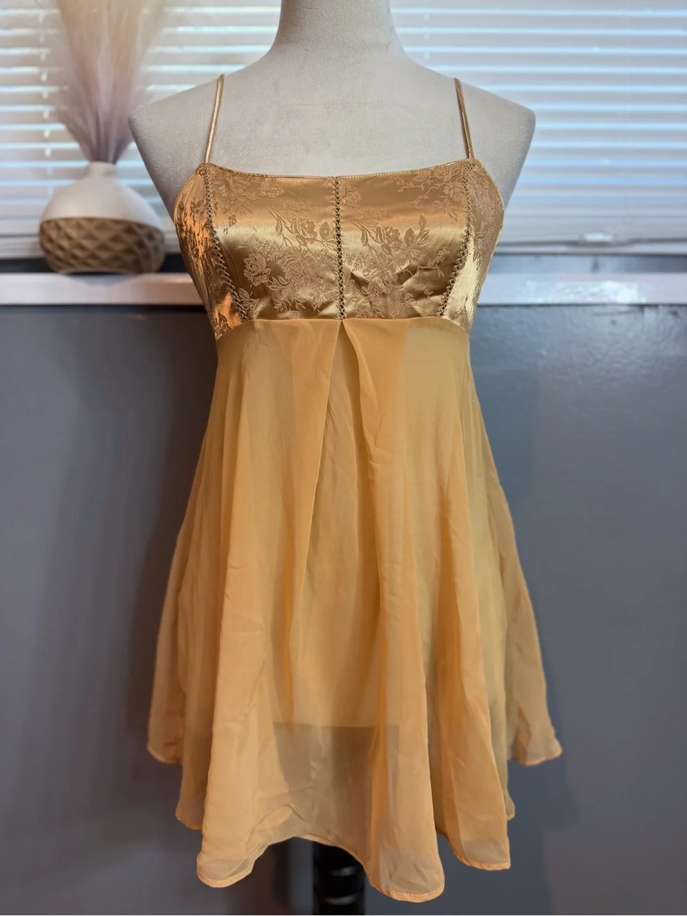 Vintage Victoria’s Secret Gold Floral Satin Sheer Babydoll Cami Top XS Y2K - Picture 4 of 9